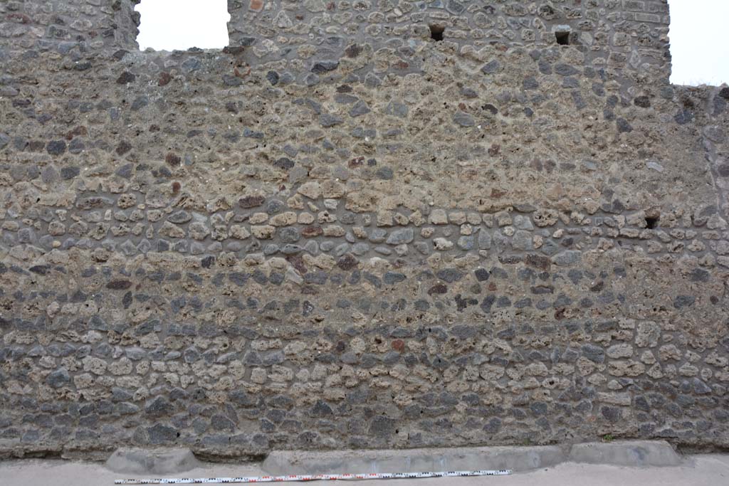 Vicolo del Centenario, west side, Pompeii. May 2017. Lower exterior wall of IX.5.14-16, cont’d.
Foto Christian Beck, ERC Grant 681269 DÉCOR.
