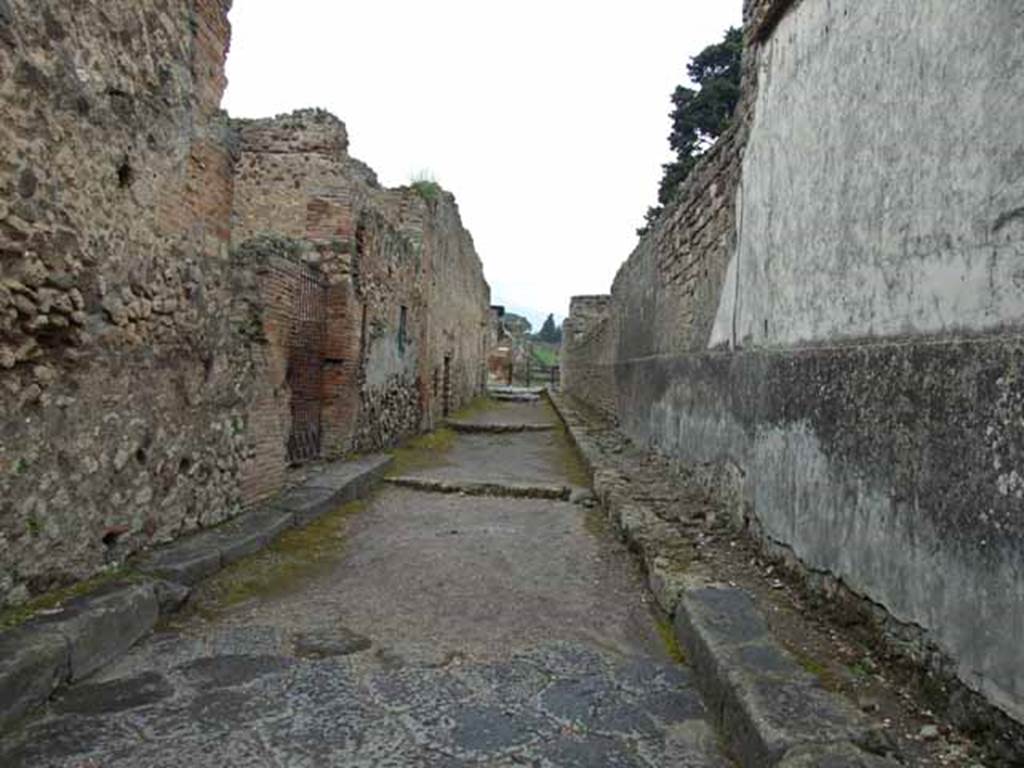 Vicolo del Fauno. May 2010. Looking north between VI.10 and VI.12. from near VI.10.16.