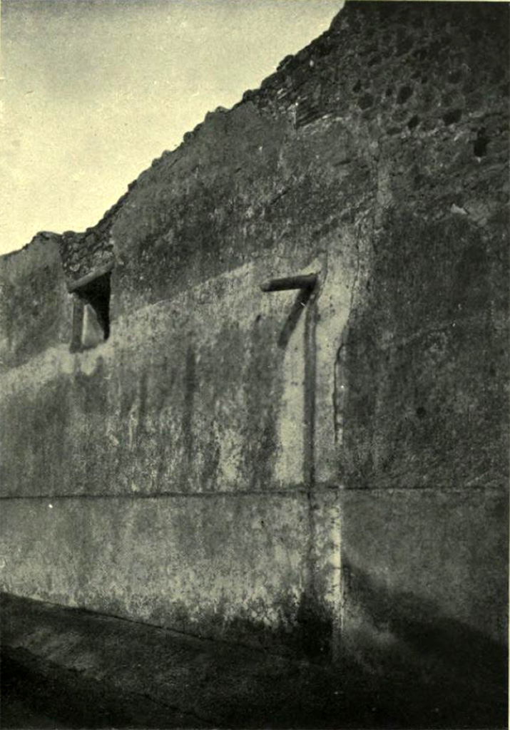 Vicolo del Labirinto. 1930. West wall of VI.15.1.
See Van Buren, A. W. 1932, Memoirs of American Academy in Rome: Vol. 10, pl. 5,1.
