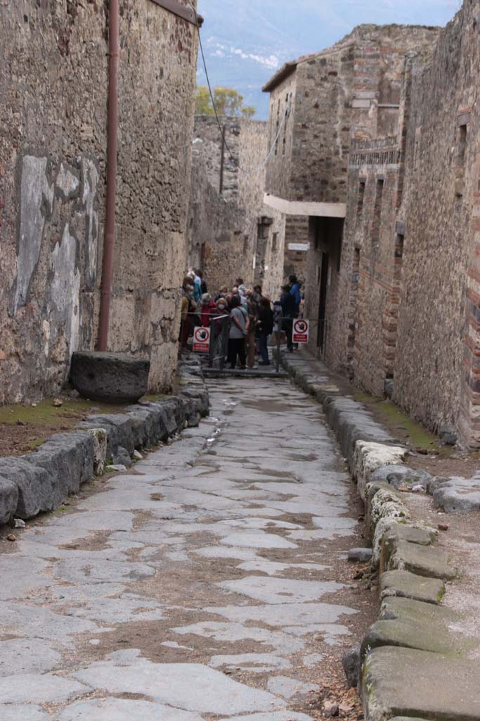 Vicolo del Lupanare. October 2020. 
Looking south between VII.1 and VII.12. – busy at the lupanare, even in the year of the pandemic.
Photo courtesy of Klaus Heese.
