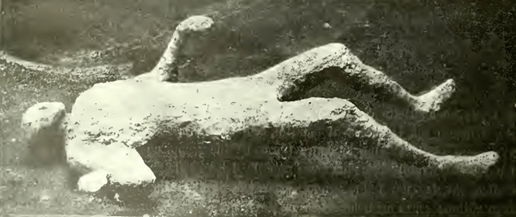 Vicolo del Menandro, May 1915. Body cast made in the vicolo between I.6 and I.10.
See Notizie degli Scavi di Antichità, 1915, p. 288, fig. 4.
