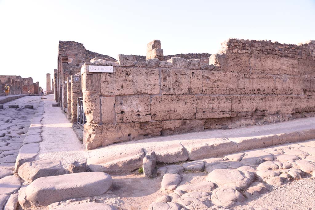 Vicolo del Menandro, north side, Pompeii. October 2019.   
Looking north towards I.4.1, side wall, at crossroad junction with Via Stabiana, on left. 
Foto Tobias Busen, ERC Grant 681269 D�COR.
