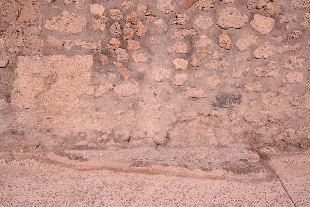 Vicolo del Menandro, north side, Pompeii. October 2019. Looking north to feature at base of wall. 
Foto Tobias Busen, ERC Grant 681269 D�COR.
