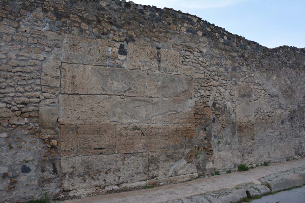 Vicolo del Menandro, Pompeii. March 2018. Detail of block work on south perimeter wall of Insula.  
Foto Tobias Busen, ERC Grant 681269 D�COR.
