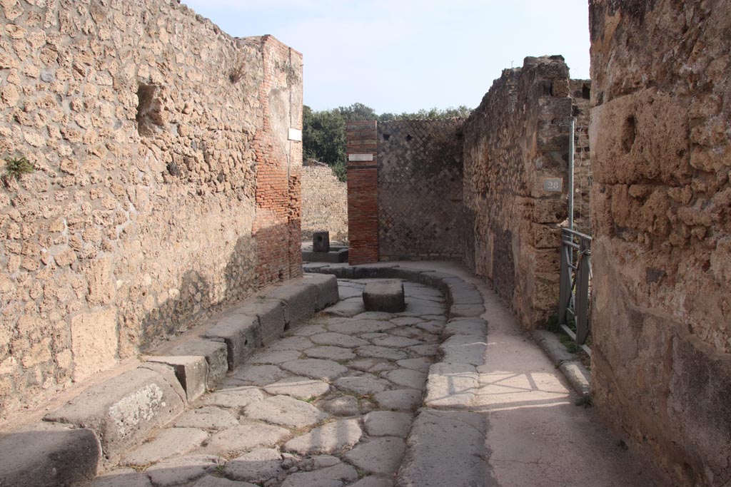 Vicolo della Regina, Pompeii, October 2023. 
Looking east along Via della Regina, from near entrance at VIII.2.28, on right. Photo courtesy of Klaus Heese.
