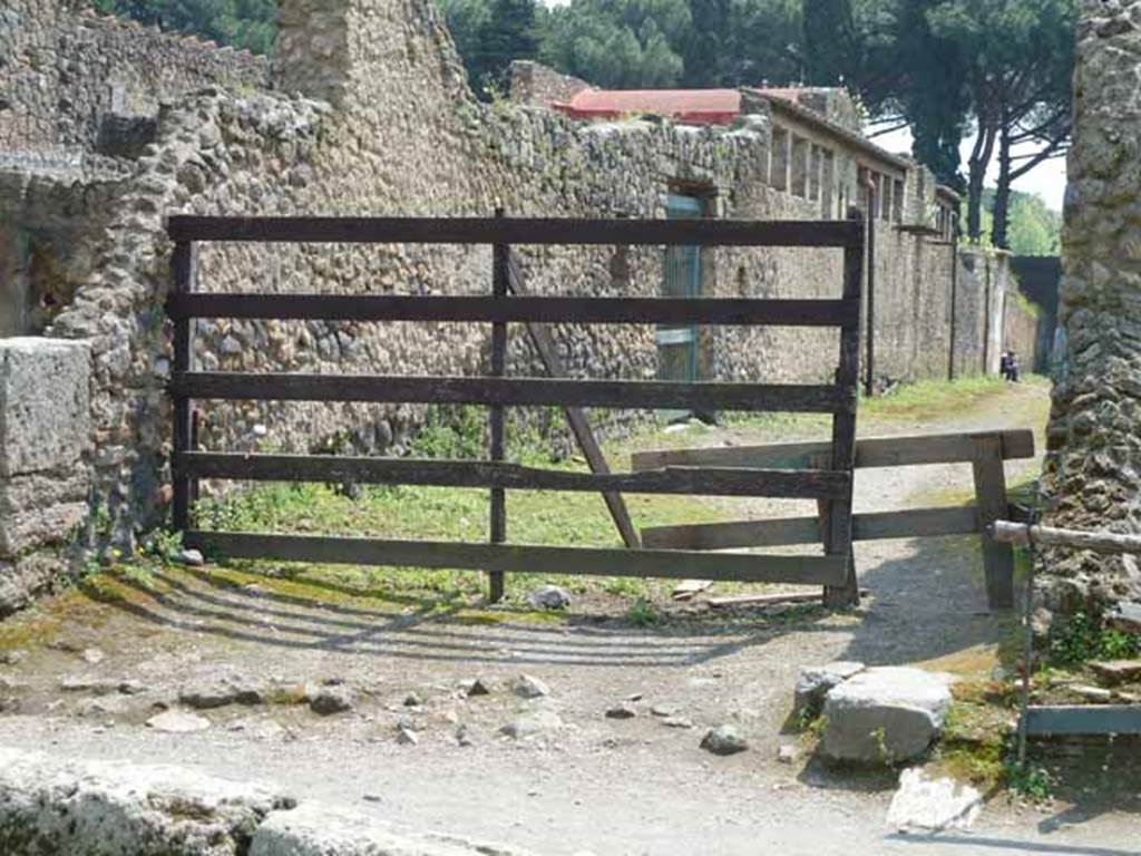 Via dell’Abbondanza, south side. May 2010. Looking south at Vicolo di Giulia Felice between II.4 and II.3.