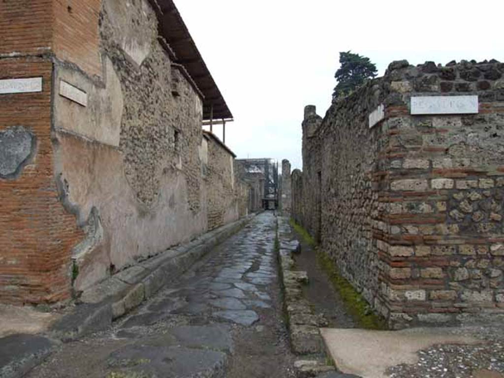 Vicolo di Mercurio, May 2010. Looking east between VI.9 and VI.10.