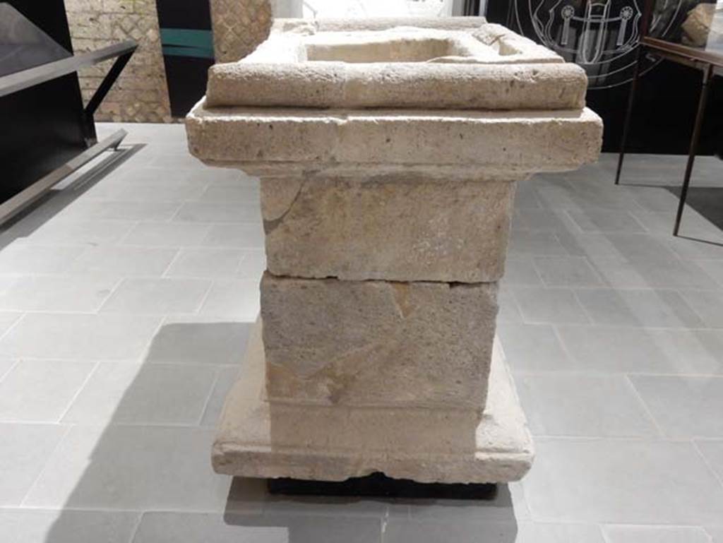 Tempio dionisiaco in località Sant’Abbondio di Pompei. May 2018. Altar side view.
Photo courtesy of Buzz Ferebee.