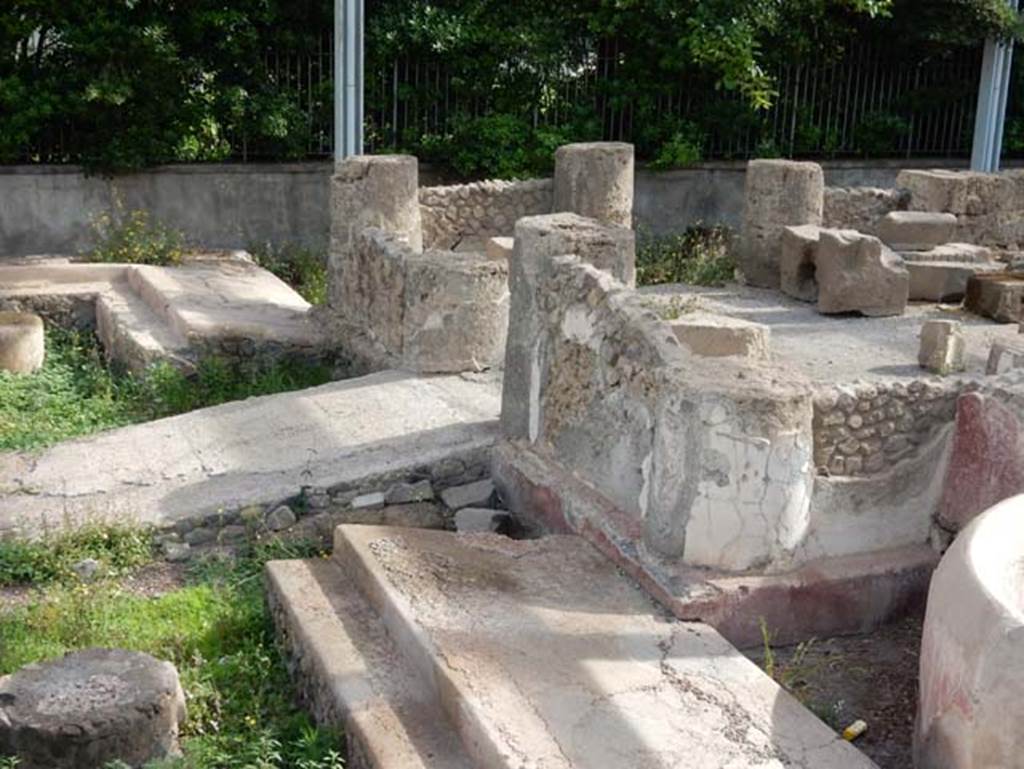 Tempio dionisiaco in località Sant’Abbondio di Pompei. May 2018. Temple entrance at top of ramp.
Photo courtesy of Buzz Ferebee.