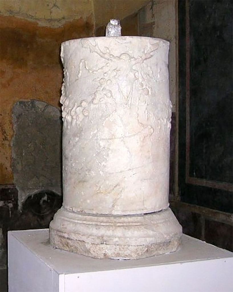 Stabiae Temple of Diana. July 2010. White marble altar. Column from Temple of Diana. View 1.