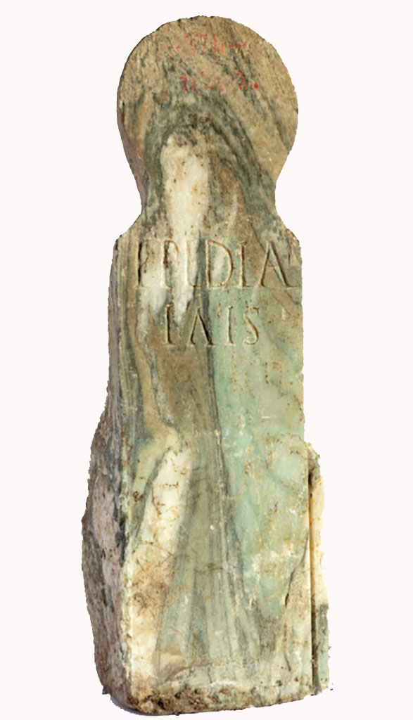 Pompeii Fondo Azzolini. Tomb 108: Epidia Lais.
Columella with inscription

EPIDIA
LAIS

Epidia
Lais

See Notizie degli Scavi di Antichità, 1916, 303, t108.
