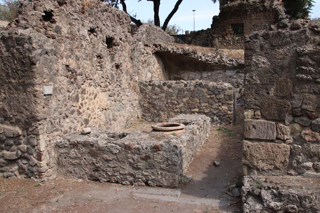 HGE16 Pompeii. September 2021. 
Looking east towards entrance doorway, marked with doorway No.15. Photo courtesy of Klaus Heese.
