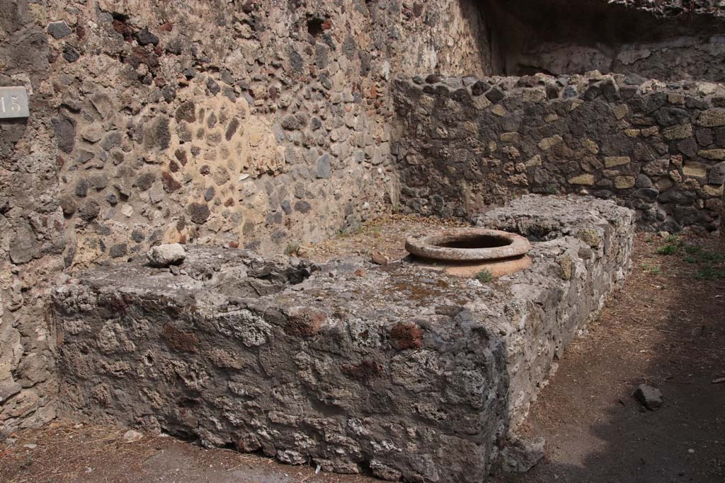 HGE16 Pompeii. September 2021. Looking towards counter against north wall of bar-room. Photo courtesy of Klaus Heese.