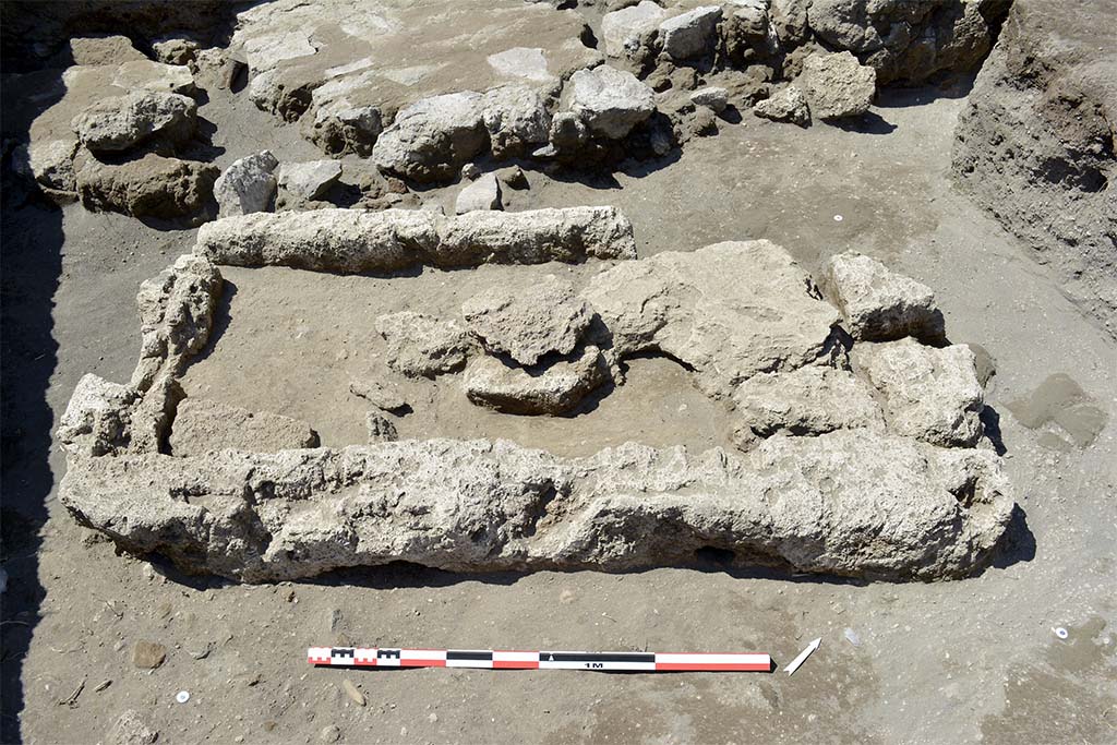 Fig. 27 � S�pulture N32A.
Vue du sud.
Clich� : B. Lemaire-EFR.
