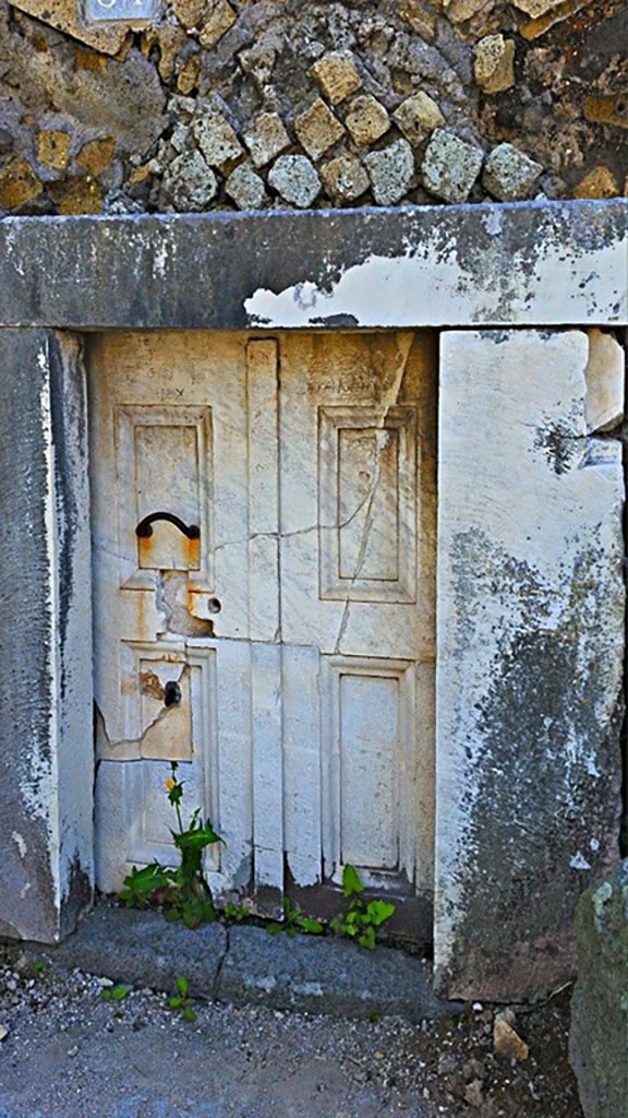 HGE34 Pompeii. 2015/2016. 
Marble door on north side of tomb. Photo courtesy of Giuseppe Ciaramella.

