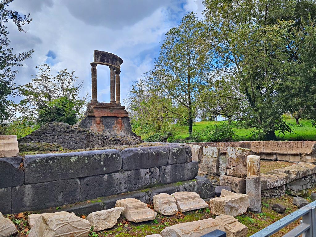 HGW03, Pompeii, on left, and HGW04, on right. November 2023. Looking north-west. Photo courtesy of Giuseppe Ciaramella.