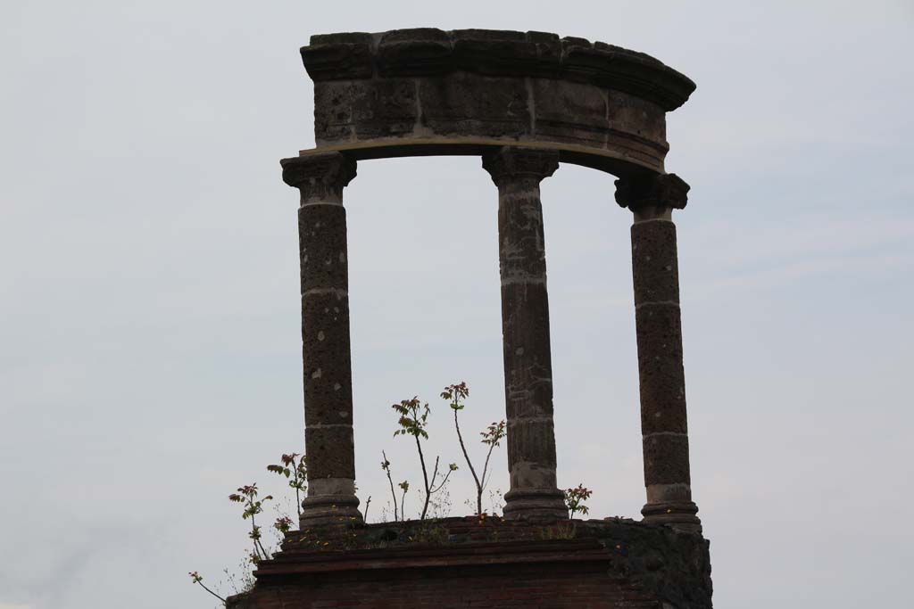 HGW04a Pompeii. April 2014. Looking west towards east side showing reconstructed circular aedicula. 
Photo courtesy of Klaus Heese.
