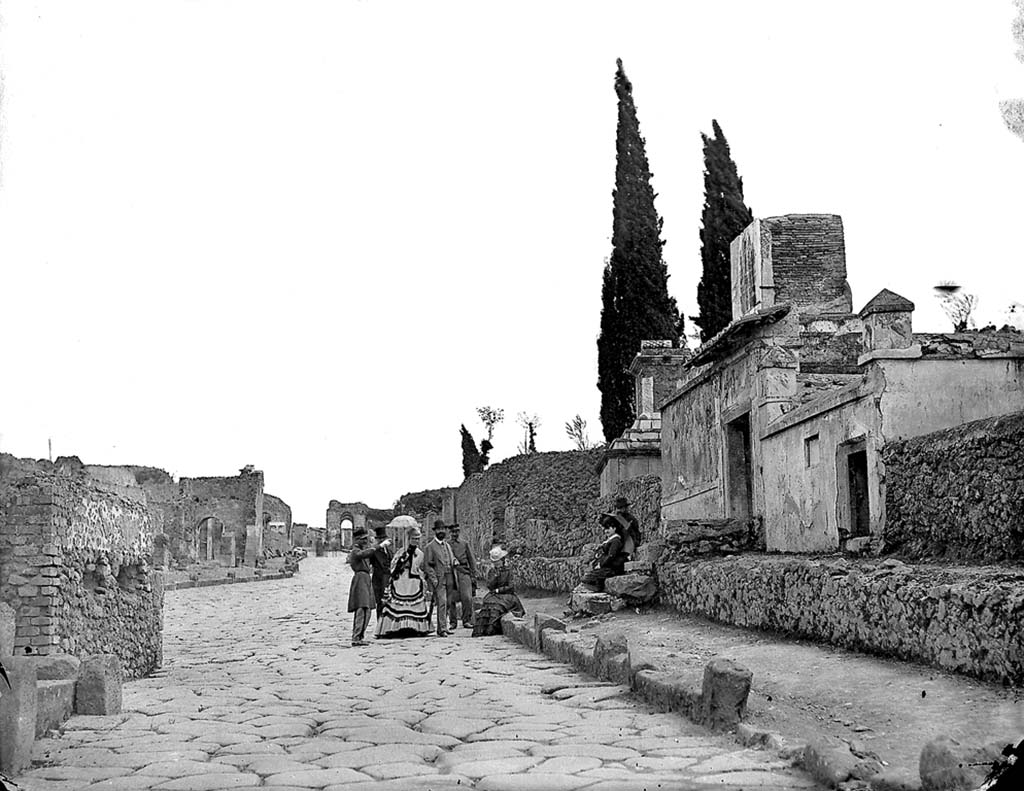 HGW17 and HG18, Pompeii, on right. 1871. Looking south on Via dei Sepolcri. 
Photo by J. H. Parker, © American Academy in Rome. Parker.2160.Italia.
