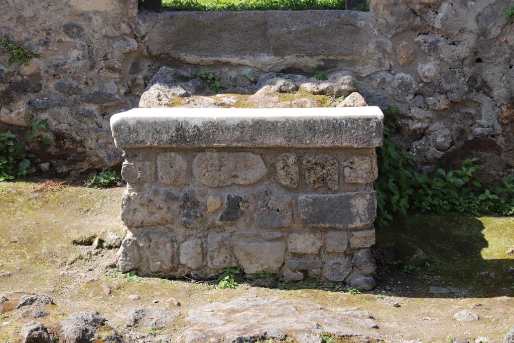 HGW23 Pompeii. May 2024. Looking west towards detail in front of doorway. Photo courtesy of Klaus Heese.