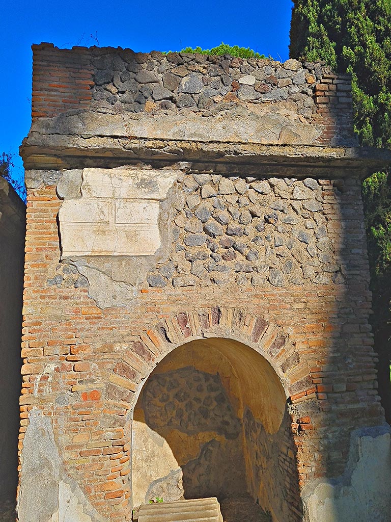 Pompeii Porta Nocera. October 2024. Tomb 6EN, south side. Photo courtesy of Giuseppe Ciaramella.