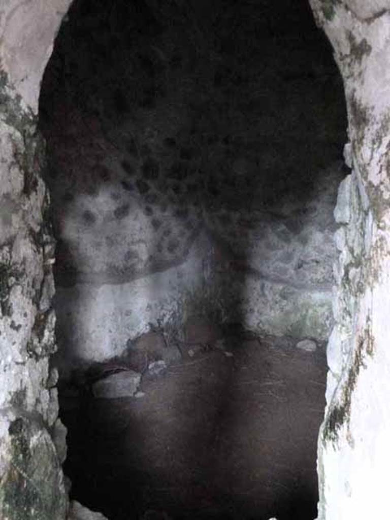 Pompeii Porta Nocera. Tomb 3ES. Arched niche giving access to interior. May 2010.