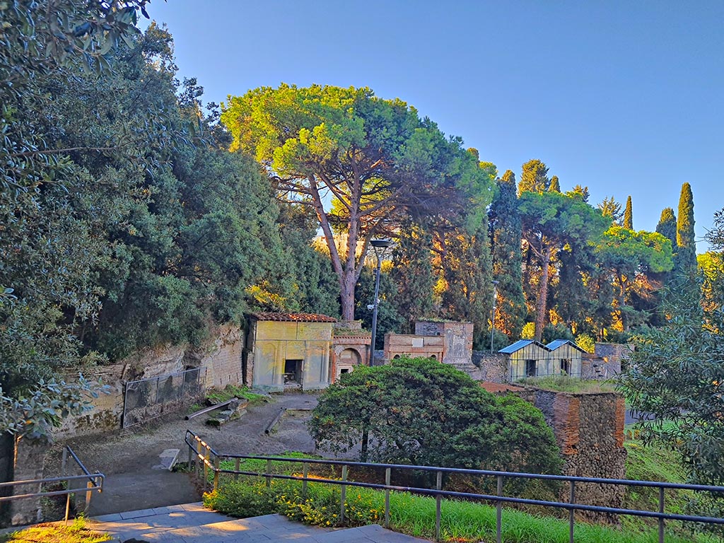 Pompeii Porta Nocera. October 2024. 
Looking south towards Via delle Tombe, with surge layers on left, and tomb 19ES. centre left. Photo courtesy of Giuseppe Ciaramella.
