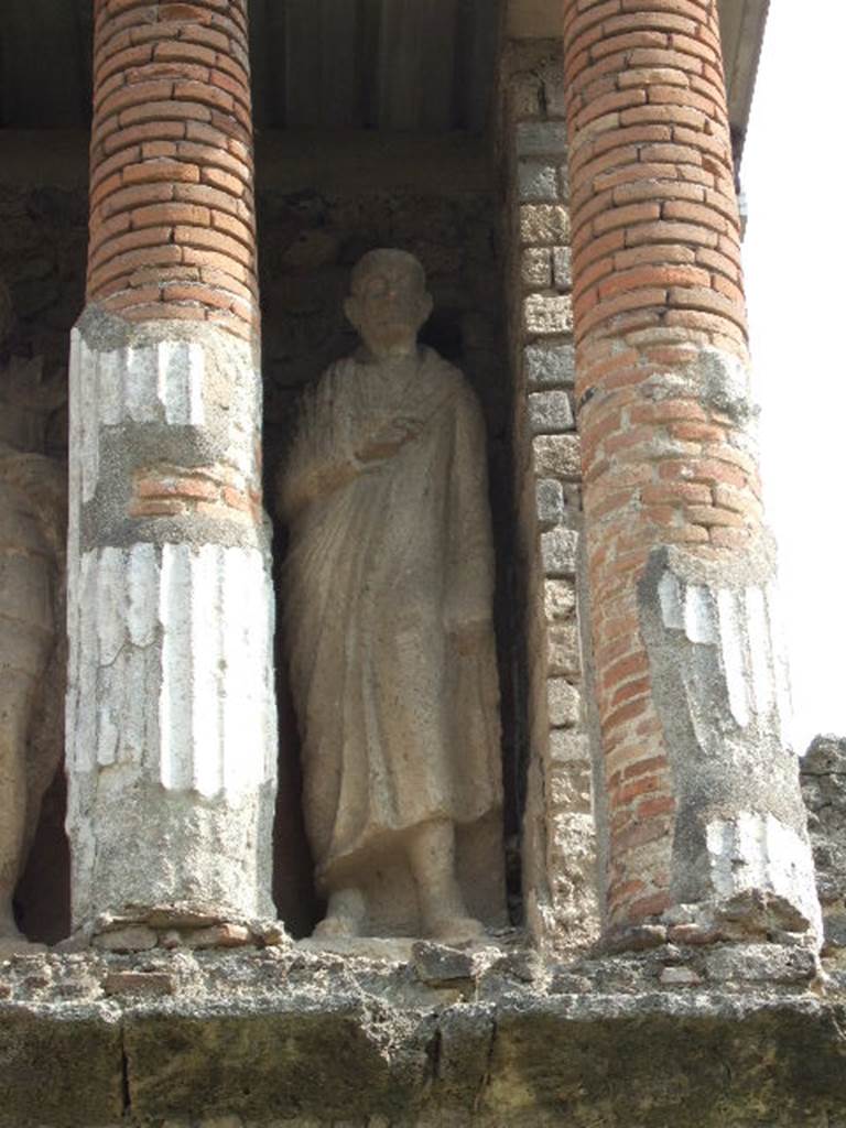 Pompeii Porta Nocera Tomb 13OS. May 2006. Statue of an old man.
