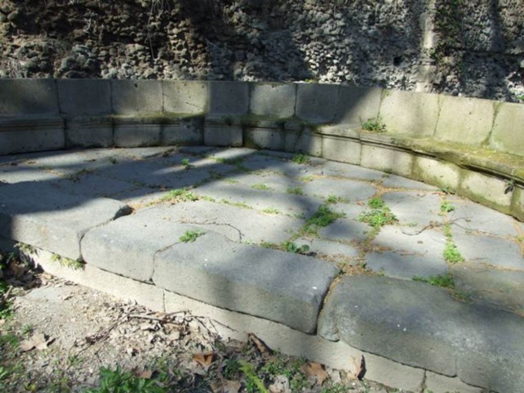 SGD Pompeii. March 2009. Schola centre.