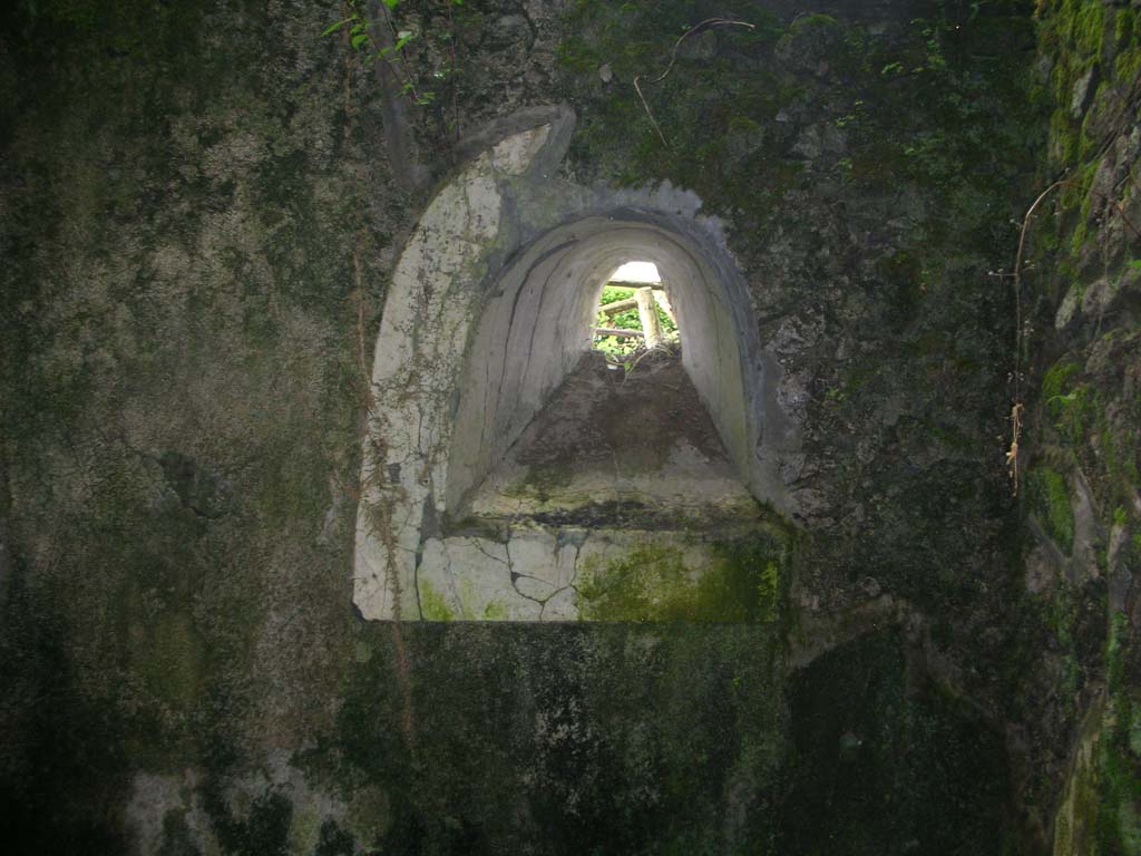 Tower VIII, Pompeii. May 2010. Detail of modified arrow slit at east end of the north wall. Photo courtesy of Ivo van der Graaff.