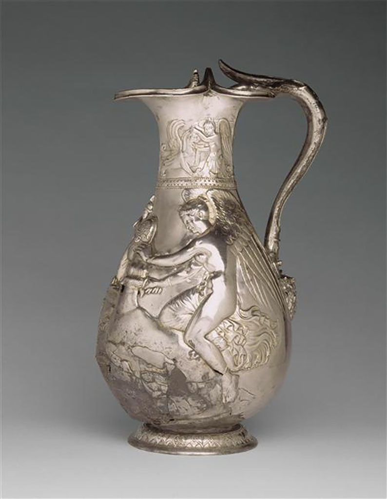 Villa della Pisanella, Boscoreale. Oenochoe of the treasure of Boscoreale - Silver wine vase with repousse decorations, traces of gilding, late 1st century AD - Height about 25 cm. Side 2.
On the collar a winged genius gives water to a griffin. On the body one of two Victories sacrificing a bull on either side of an altar bearing the palladium.
Oenochoe du trésor de Boscoreale - Vase à vin en argent décors repoussé, traces de dorure, fin du Ier siècle ap. J.C. - Hauteur environ 25 cm. Côté 2.
Sur le col un génie ailé abreuvant un griffon. Sur la panse l’un des deux Victoires sacrifiant un taureau de part et d'autre d'un autel portant le palladion.
Now in the Louvre, Inventory number BJ 1899.