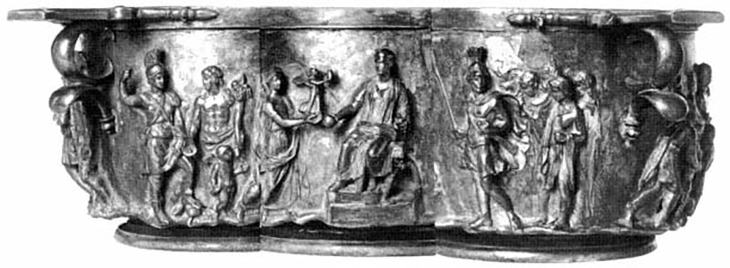 Villa della Pisanella, Boscoreale. Skyphos, Augustus Cup: expanded detail view of the second side.
According to Kuttner, the scene shows Augustus' World Rule. Roma, Genius of the Roman People, Amor, Venus, Victoria, Augustus, Mars, Gallia, et al.
Skyphos, coupe Auguste: vue détaillée élargie de la deuxième côté.
Selon Kuttner, il montre la règle mondiale d'Auguste. Roma, Génie du peuple romain, Amor, Venus, Victoria, Auguste, Mars, Gallia, et al.
See Kuttner, Ann L. 1995. Dynasty and Empire in the Age of Augustus: The Case of the Boscoreale Cups Berkeley: University of California Press, p. 12, pl. 12.