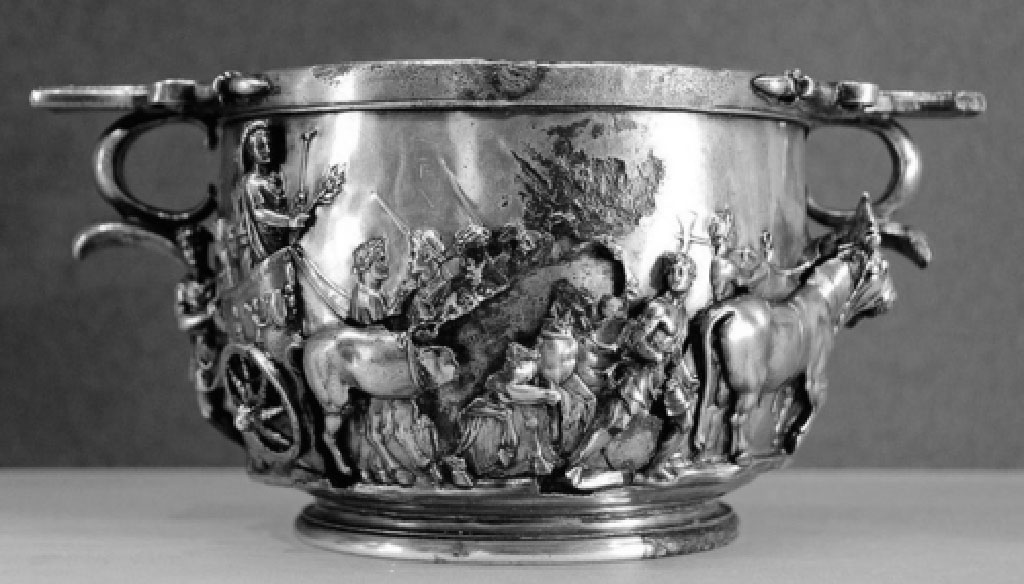 Villa della Pisanella, Boscoreale. Skyphos, Boscoreale Cup: Tiberius triumph and sacrifice scene.
Skyphos, coupe de Boscoreale : triomphe de Tibère et scène de préparation d'un sacrifice.
Now in the Louvre, inventory number BJ2367.
Photo © RMN-Grand Palais (musée du Louvre) / Hervé Lewandowski.