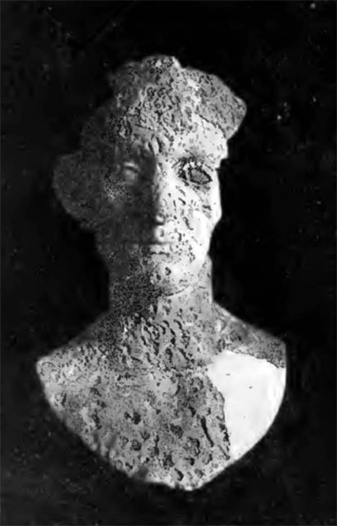 Villa of T. Siminius Stephanus, fondo Barbatelli. November 1899. Stucco male head, which lacks part of the right cheek (conserving however the ear) and the entire rear of the head.  He was without a beard, had a slightly aquiline nose, closed mouth and big ears. It was undoubtedly a portrait head that perhaps was cast into bronze. See Notizie degli Scavi di Antichit�, 1899, p. 446, fig. 8a.