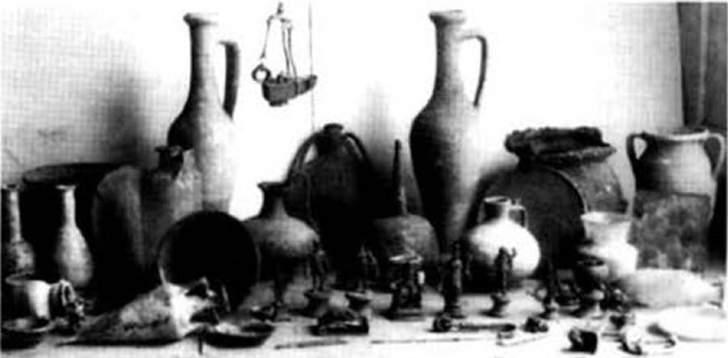 Boscoreale, Villa rustica in fondo D’Acunzo.
Over 100 finds have been spread across the world and their provenance is often not specifically identified.
This photo shows 47 finds from the villa, which may assist in their correct identification.
See Stefani G., 2000. In Sylva Mala, Bollettino del Centro Studi Archeologici di Boscoreale, Boscotrecase e Trecase XII, p. 15, fig. 12.
