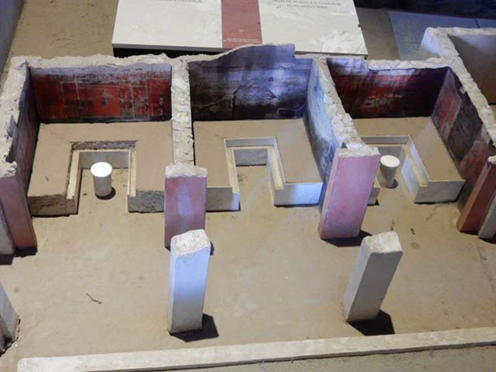 Complesso dei triclini in località Moregine a Pompei. May 2018. North side on December 2000 model.
Triclinium A, B and C are on the north side of the pillared portico.
Photo courtesy of Buzz Ferebee.
