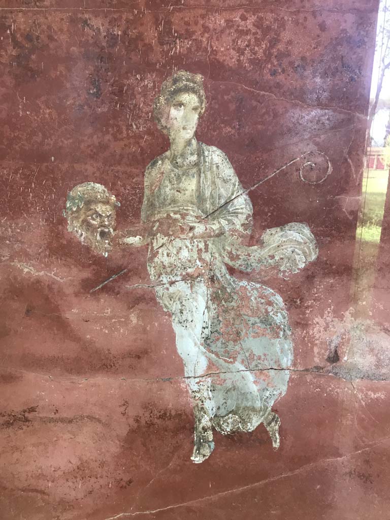Complesso dei triclini in località Moregine a Pompei. April 2019. Triclinium A, east wall.
Thalia the muse of comedy and pastoral poetry with comic mask and crook.
Photo courtesy of Rick Bauer.