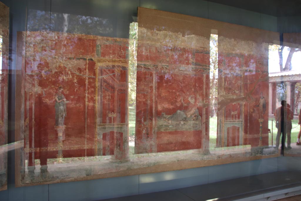 Complesso dei triclini in località Moregine a Pompei. October 2022. Triclinium C, north wall on display in Pompeii Palaestra.
Photo courtesy of Klaus Heese