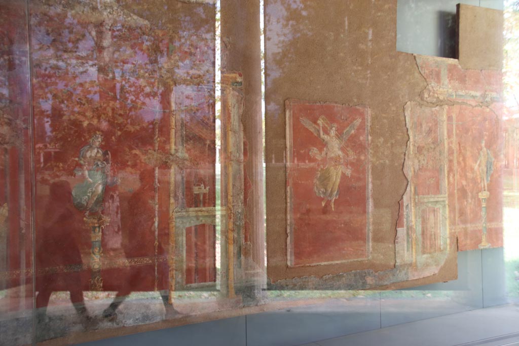 Complesso dei triclini in località Moregine a Pompei. October 2022. Triclinium C, east wall on display in Pompeii Palaestra.
Photo courtesy of Klaus Heese
