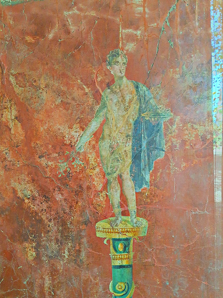 Complesso dei triclini in località Moregine a Pompei. September 2024. Triclinium C, east wall.
Nude male offer-bearer with a cloak over the left shoulder and holding a plate of offerings and a branch.
Photo courtesy of Giuseppe Ciaramella.