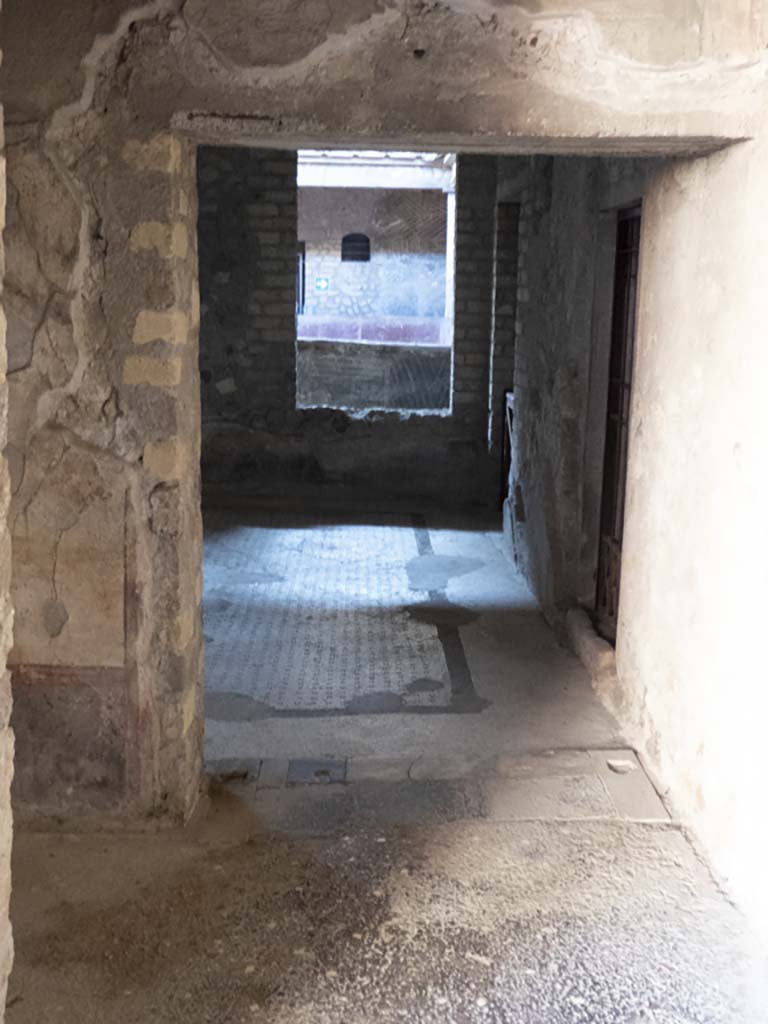 Oplontis Villa of Poppea, September 2017. Room 1, east wall with doorway to room 27.
Foto Annette Haug, ERC Grant 681269 DÉCOR.
