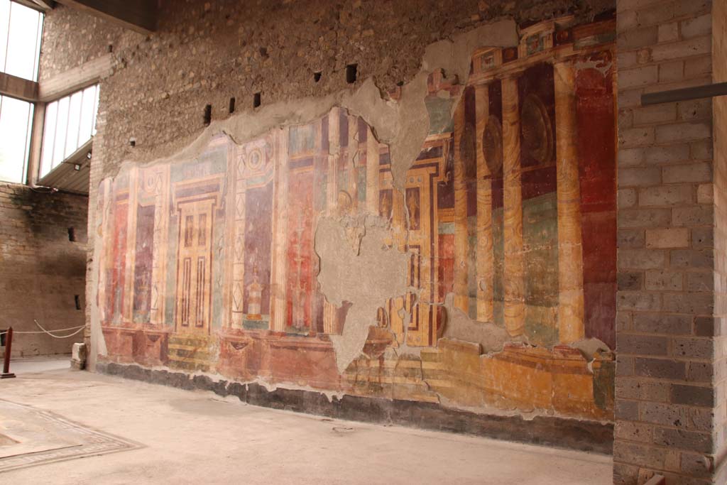 Oplontis Villa of Poppea, October 2020. Room 5, the atrium. Looking towards the west wall and the south-west corner.
Photo courtesy of Klaus Heese.