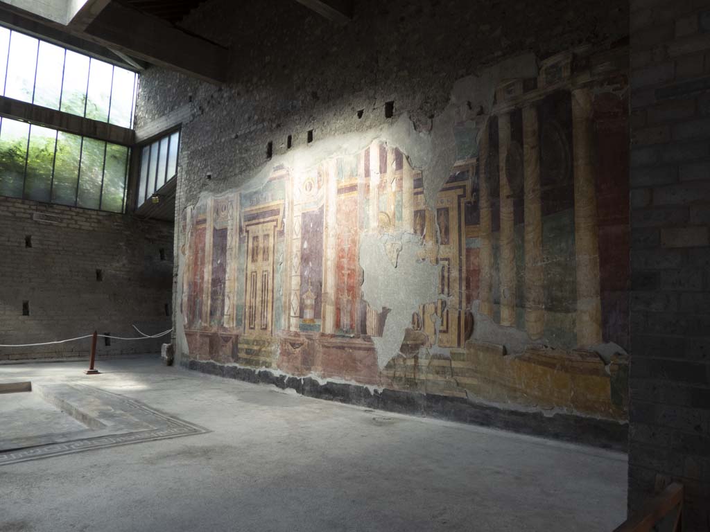 Oplontis Villa of Poppea, September 2017. Room 5, looking south-west across atrium towards west wall.
Foto Annette Haug, ERC Grant 681269 DÉCOR.