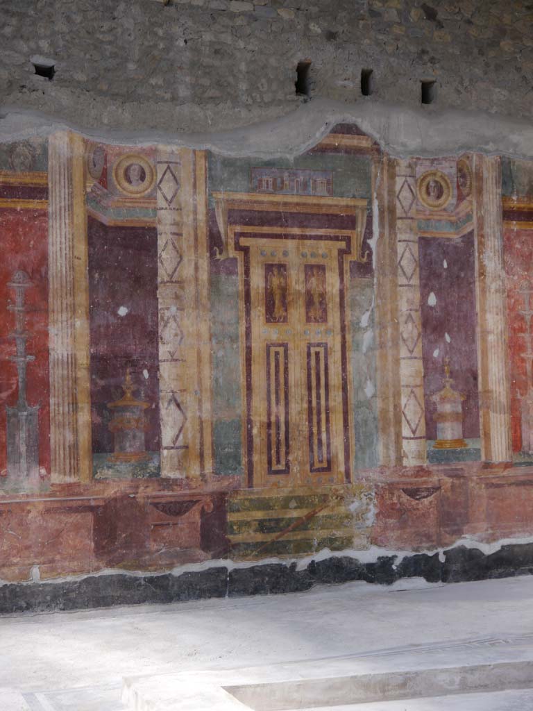 Oplontis Villa of Poppea, September 2018. Room 5, painted imitation doorway on west wall.
Foto Anne Kleineberg, ERC Grant 681269 DÉCOR.