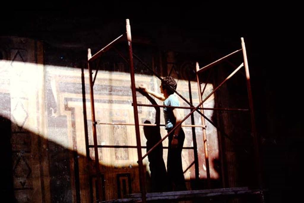 Oplontis, 1975. Room 5, restoration of painted wall with imitation doorway. Photo by Stanley A. Jashemski.
Source: The Wilhelmina and Stanley A. Jashemski archive in the University of Maryland Library, Special Collections (See collection page) and made available under the Creative Commons Attribution-Non Commercial License v.4. See Licence and use details. J75f0449