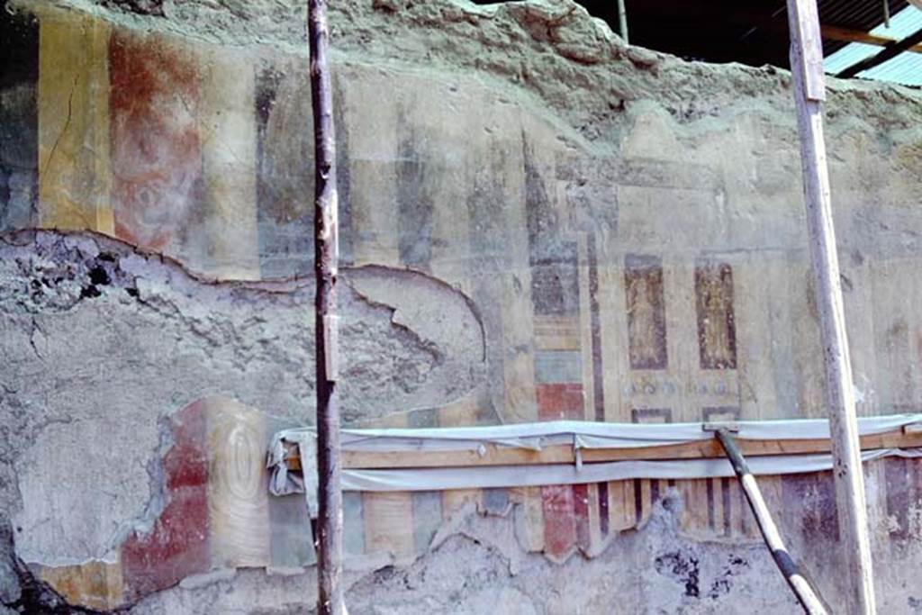 Oplontis, 1968. Room 5, atrium, painted wall with imitation painted door. Photo by Stanley A. Jashemski.
Source: The Wilhelmina and Stanley A. Jashemski archive in the University of Maryland Library, Special Collections (See collection page) and made available under the Creative Commons Attribution-Non Commercial License v.4. See Licence and use details. J68f1463