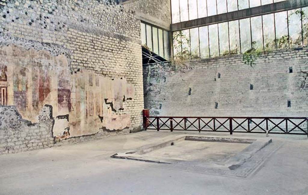 Oplontis, Villa of Poppea, October 2001. Room 5, the atrium. Looking along the east wall towards the south-east corner and south wall. Photo courtesy of Peter Woods