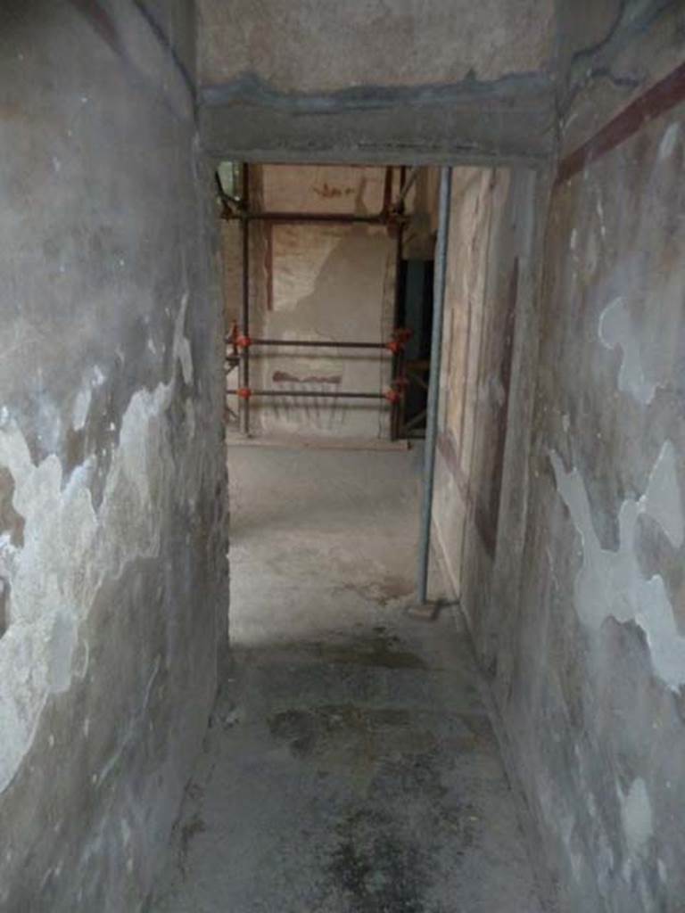 Oplontis, September 2015. Looking south to doorway to room 4, from corridor 6.