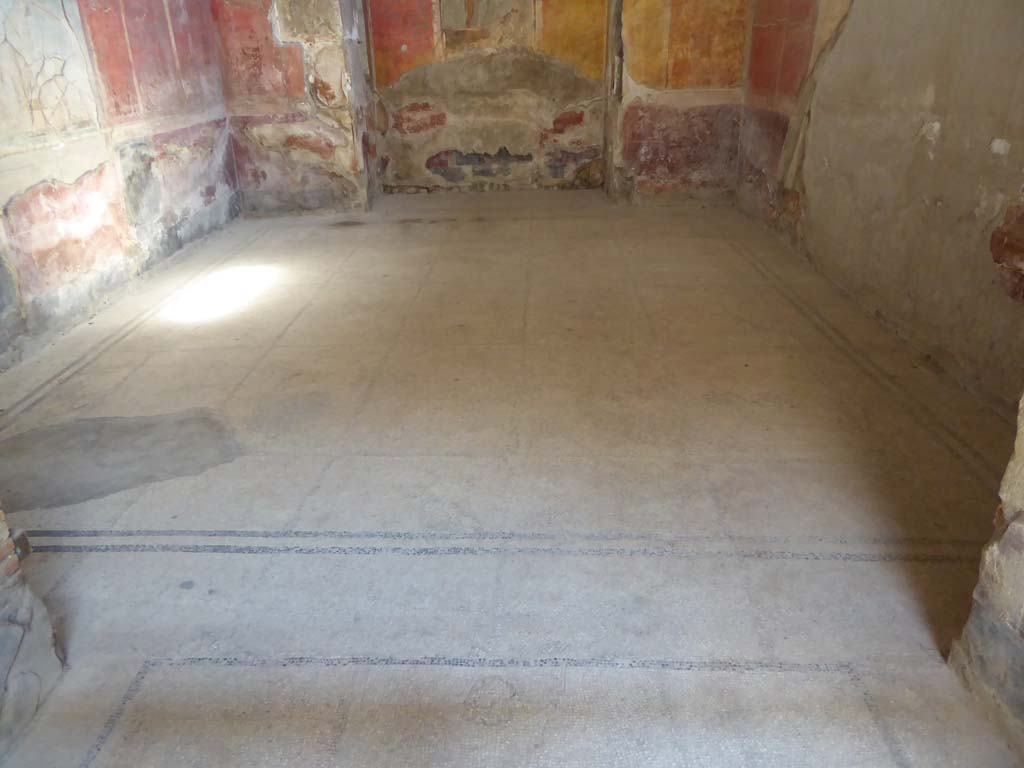 Oplontis Villa of Poppea, September 2017. Room 8, looking east across flooring. 
Foto Annette Haug, ERC Grant 681269 DÉCOR.
