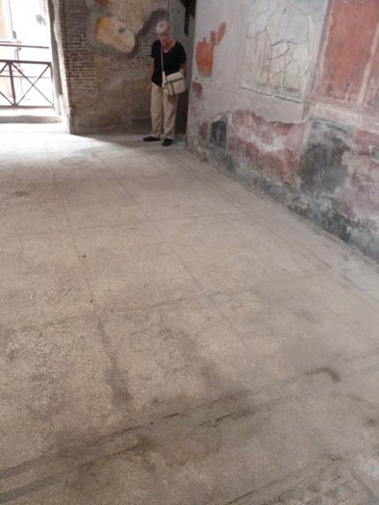 Oplontis, September 2015. Room 8, looking north-west across flooring.