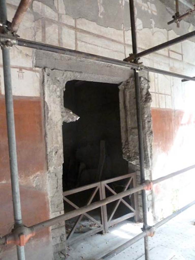 Oplontis, September 2015. Room 12, a cubiculum with doorway onto portico 13.